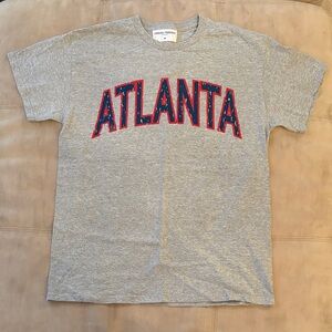 Chelsea Freeman Collection “ATLANTA” Gray Short-Sleeve Tee Size M